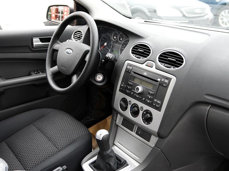 长安福特2007款 福克斯 两厢 1.8mt 舒适型中控方向盘高清大图