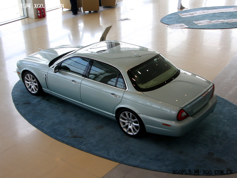 捷豹2007款 XJ6L 3.0 皇家加长版车身外观图片
