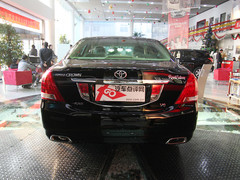 丰田皇冠部分车型优惠2.9万元 黑色现车