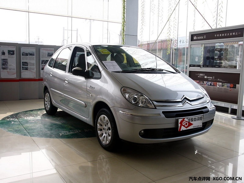 FENG-DONG Citroen XSARA Picasso シトロエン クサラ ピカソ 箱付 1/18 イイコレ 1:18 Citroen Xsara 2.0 16V DOHC facelift - Dongfeng [Unboxing]