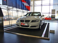 3ϵ 320i