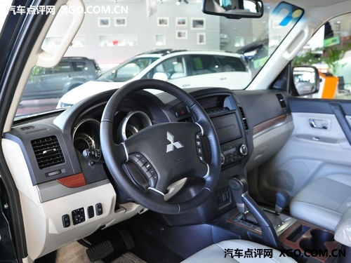 三菱帕杰罗V93手动豪华版  2012款降6万