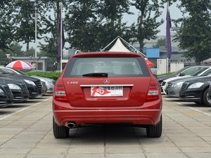 奔驰C级最高优惠5.5万元 店内少量现车