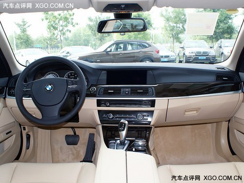 全新BMW 5系Li 至荣宝感受全新驾驶乐趣