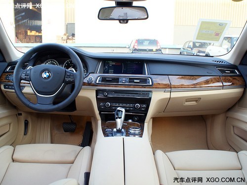 BMW 7势磅礴 开启豪华车领域新纪元