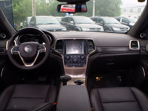 Jeep大切诺基最高优惠5万 店内现车在售