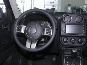 进口SUV 购JEEP自由客可享优惠8000元