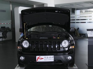 Jeep自由客郑州购车即送3万元礼包 现车