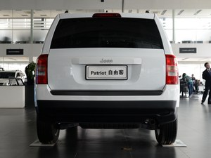 Jeep自由客优惠1.5万元 深圳少量现车