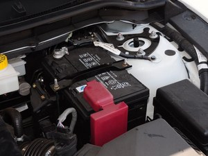 2015款海马M6内饰和发动机-海马M6平价销售6.98万起 可试乘试驾高清图片