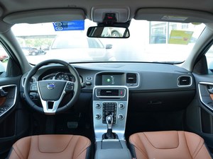 沃尔沃S60L购车优惠7.39万 店内上保险