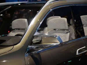 宝马X7现车 热卖中 目前售价100万起