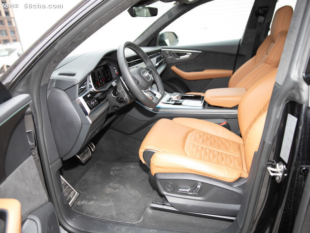 奥迪RS Q8售价146.88万起 欢迎试乘试驾