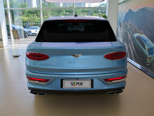 2025 Խ 4.0T V8 LSˇ