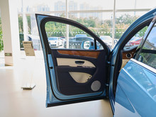 2025 Խ 4.0T V8 LSˇ