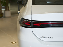2026 v L 300TSI DSG Ӣ