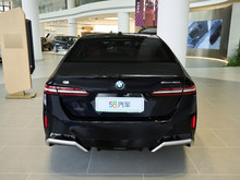 2025 Ri5 eDrive 40L M\b