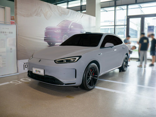 2024 M5  Max RS A{