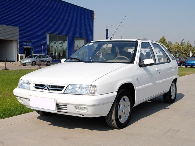 1992年,神龙汽车有限公司引进生产的富康轿车是法国雪铁龙汽车公司在