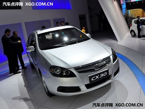 长安CX30最高综合优惠达万元 现车销售