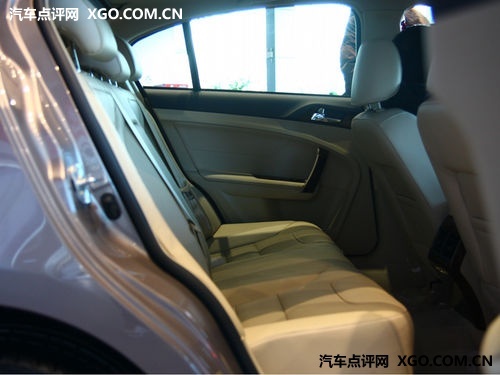皆为2.0运动家用车 马自达6 PK广汽传祺