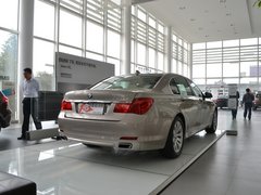 接壤上流社会 不到百万的商务豪华车