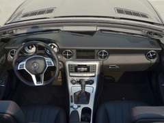奔驰SLK级最高优惠2.4万元 现车销售