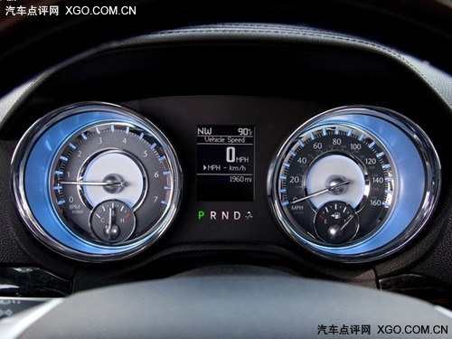 配8速自动变速器 克莱斯勒300C重返中国