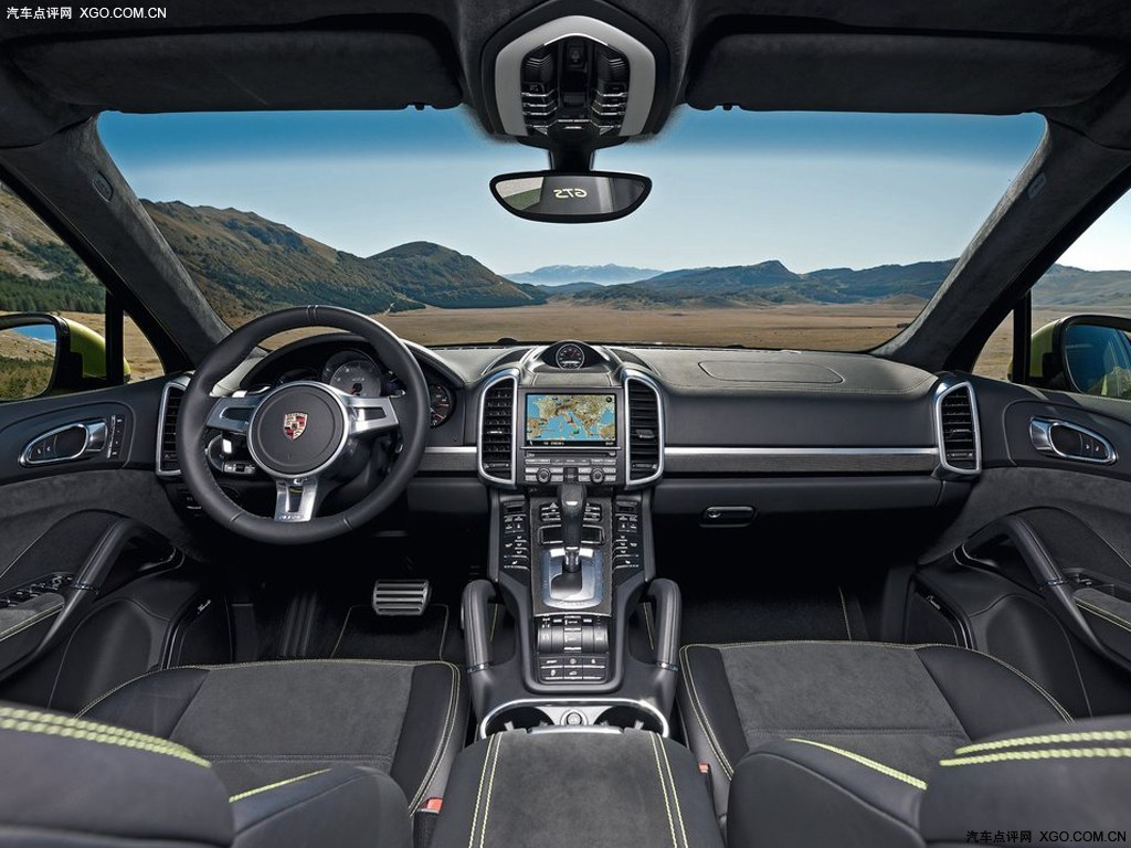 保时捷沙黄色2013款 卡宴 cayenne gts中控方向盘高清大图