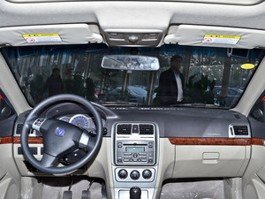 长安CX30新低价 优惠2.18万元 现车充足