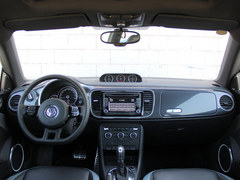 新甲壳虫优惠3.98万 俊俏个性时尚轿车