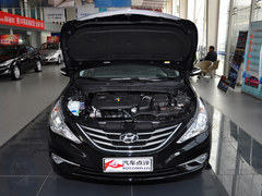 2013款索纳塔八郑州直降2万 现车销售