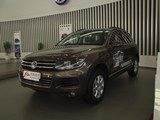 途锐 2014款  3.0TSI V6 黑色探险者_高清图33