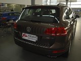 途锐 2014款  3.0TSI V6 黑色探险者_高清图30