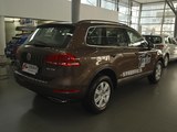 途锐 2014款  3.0TSI V6 黑色探险者_高清图29