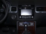 途锐 2014款  3.0TSI V6 黑色探险者_高清图20