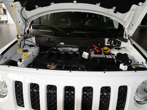 硬朗城市SUV Jeep 自由客尊享1万元优惠