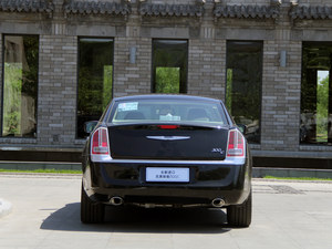 克莱斯勒300C店内优惠8万元 需提前预订