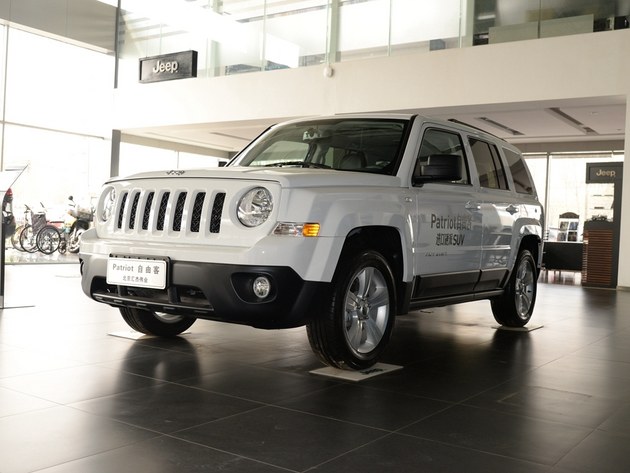 Jeep自由客优惠2.2万元 店内现车销售