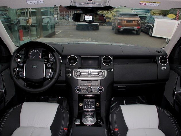 路虎发现四已到店  居家旅游必备的好车