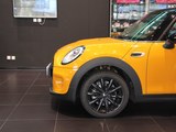 MINI 2016款  1.5T COOPER 先锋派 五门版_高清图6