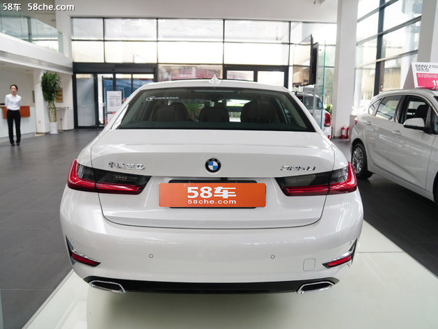 再续经典 全新BMW 3系嗨翻北京欢乐谷