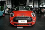 MINI 2020款  2.0T COOPER S 经典派 三门绝色版_高清图3