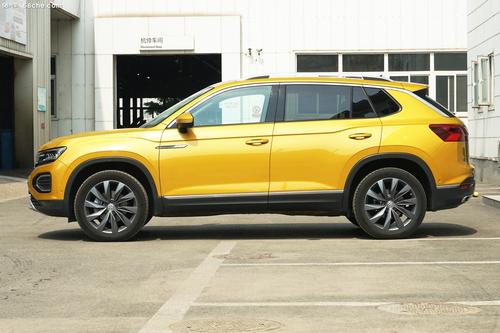 全新丰田RAV4对比大众探岳、日产奇骏，3款热门紧凑型SUV对比