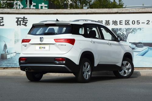 2020款 宝骏530 1.5T 手动豪华型 6座