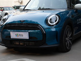 MINI 2022款  1.5T COOPER 艺术家 五门版_高清图5