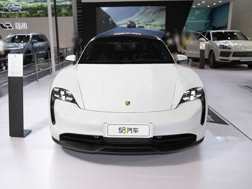 同为150万元左右，它和保时捷Taycan你选谁？实拍奥迪RS e-tron GT
