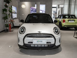 MINI 2023款  改款 1.5T COOPER 艺术家 五门版_高清图1