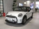 MINI 2023款  改款 1.5T COOPER 艺术家 五门版_高清图2