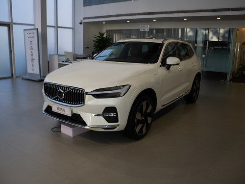 2023款 沃尔沃XC60新能源 T8 插电混动 长续航四驱智远豪华版